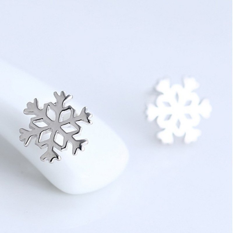 Sterling Silver Needle Snowflake Stud Earrings Simple and Popular Flower Christmas Gift Ornaments Elementary Earrings Female Student Earrings Sterling Silver Needle Snowflake Stud Earrings Simple and Popular Flower Christmas Gift Ornaments Elementary Earrings Female Student Earrings