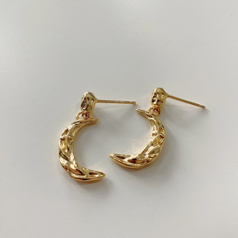 Very textured irregular silver fold moon earrings 925 sterling silver earrings temperament all-match female Very textured irregular silver fold moon earrings 925 sterling silver earrings temperament all-match female
