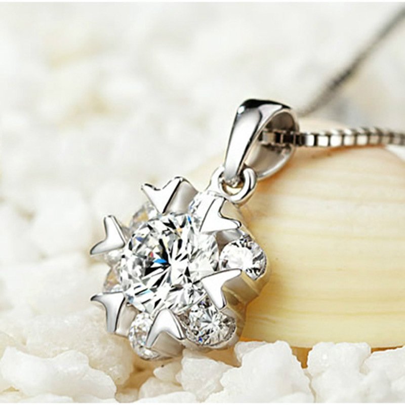 Silver necklace female short clavicle chain with jewelry 925 crystal pendant full diamond snowflake necklace Silver necklace female short clavicle chain with jewelry 925 crystal pendant full diamond snowflake necklace