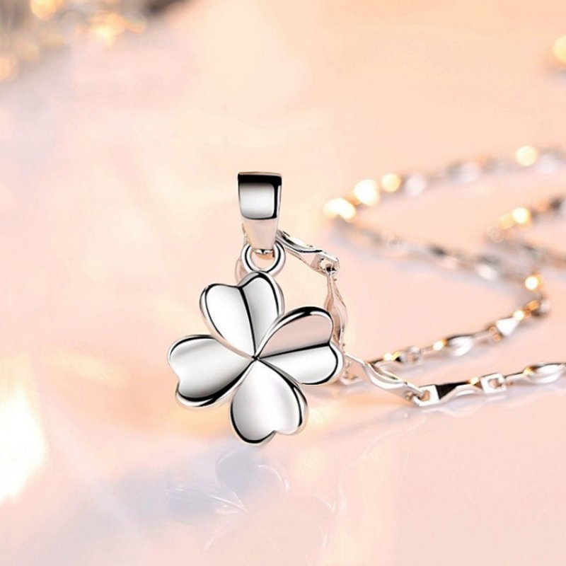 Rotating glossy four-leaf clover necklace female clavicle chain day accessories crystal pendant simple jewelry gift Rotating glossy four-leaf clover necklace female clavicle chain day accessories crystal pendant simple jewelry gift